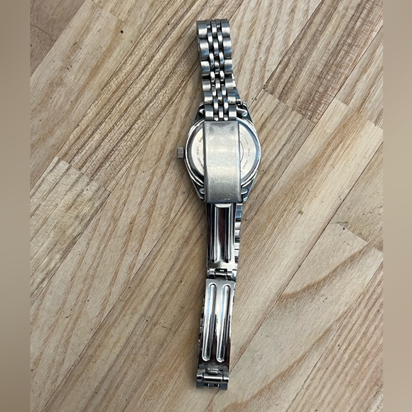 Armitron Ladies Watch Crystals Stainless Bracelet Day Date Window Luminous Hands - Picture 10 of 13